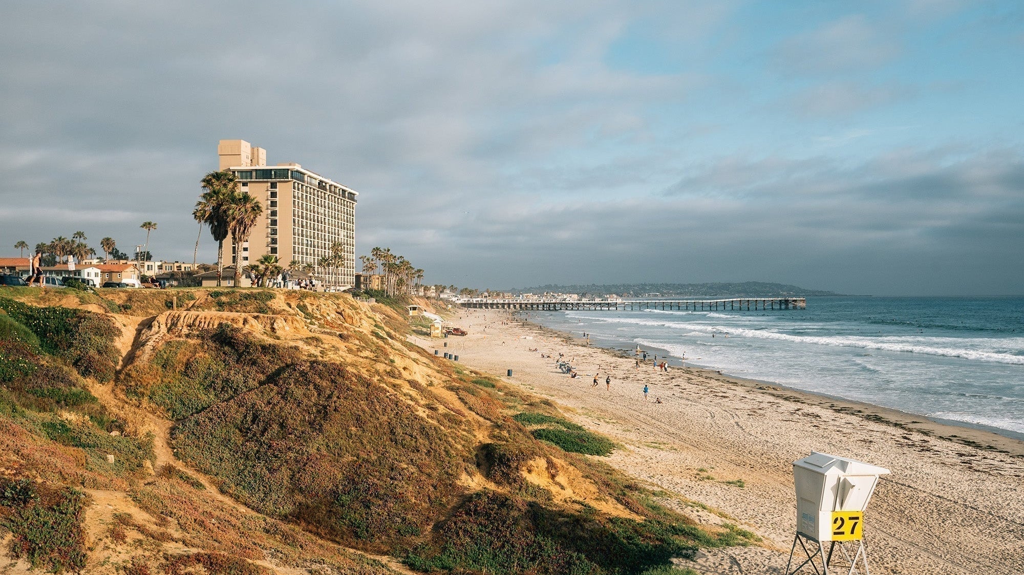 iew of the beach from Palisades Park in Pacific Beach, San Diego, California